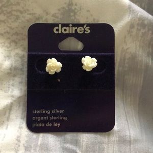 NWT flower earrings